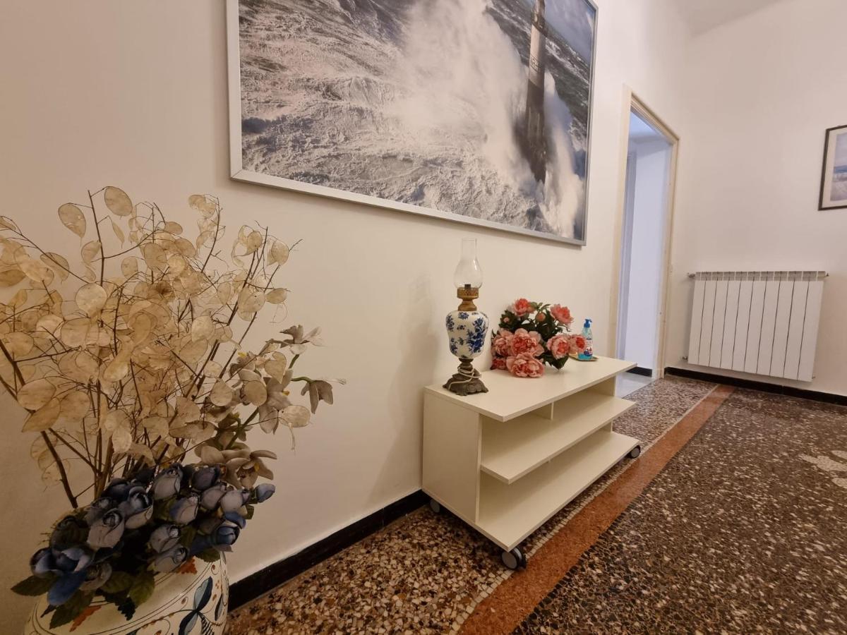 Wow Home 2 - 175 Mq - Posteggio Privato - Davanti Porto Traghetti - Fino A 10 Posti Letto - Balcone Genova Kültér fotó