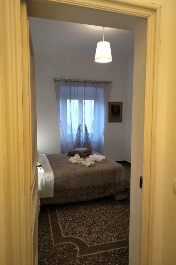 Wow Home 2 - 175 Mq - Posteggio Privato - Davanti Porto Traghetti - Fino A 10 Posti Letto - Balcone Genova Kültér fotó