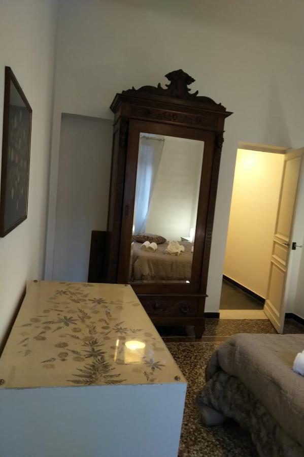 Wow Home 2 - 175 Mq - Posteggio Privato - Davanti Porto Traghetti - Fino A 10 Posti Letto - Balcone Genova Kültér fotó