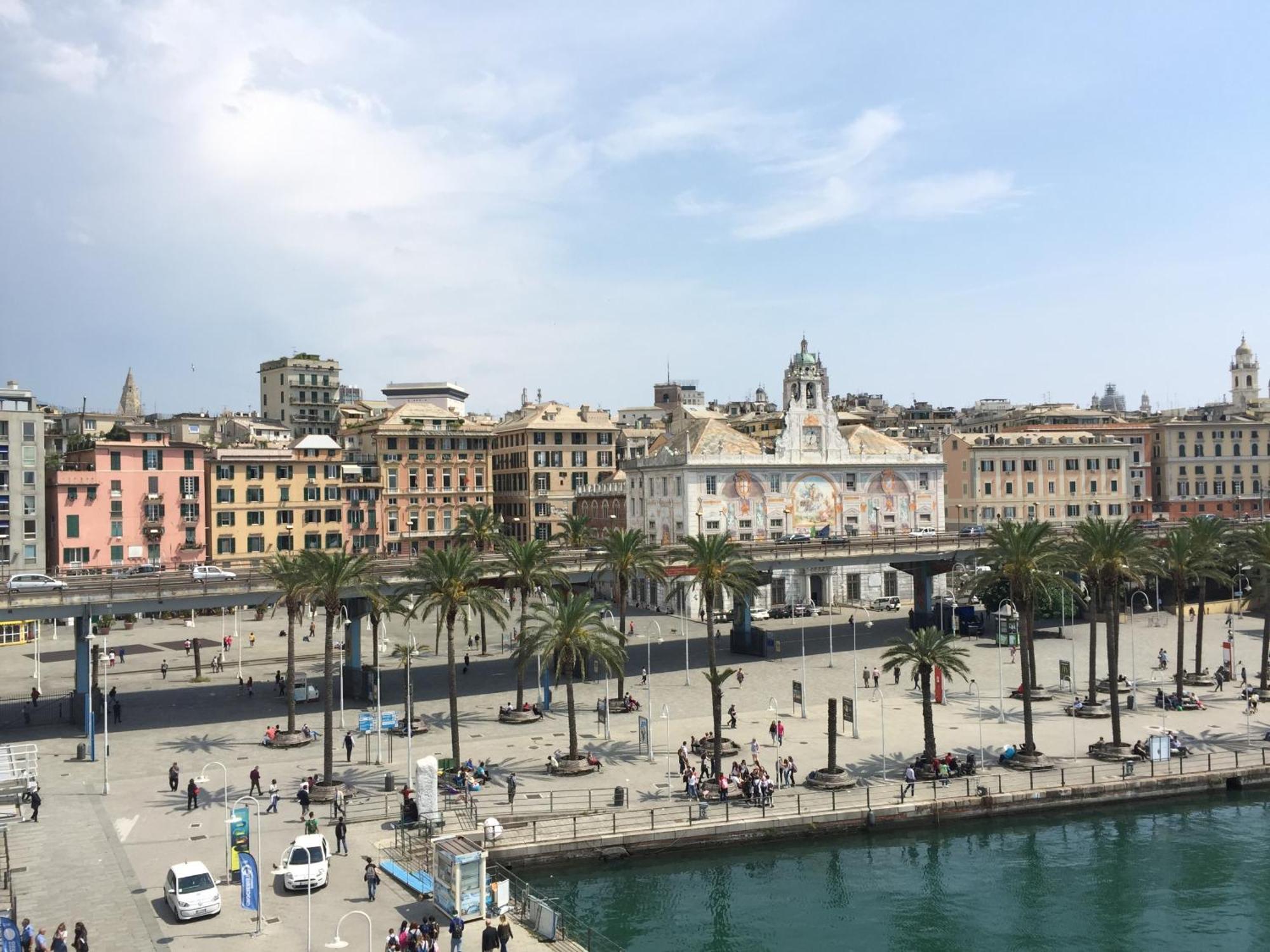 Wow Home 2 - 175 Mq - Posteggio Privato - Davanti Porto Traghetti - Fino A 10 Posti Letto - Balcone Genova Kültér fotó